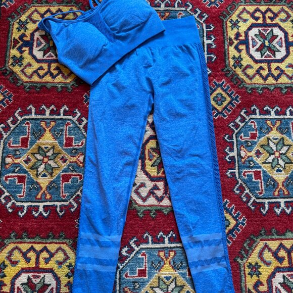 Buffbunny "BBL" Seamless Legging and workout top matching set - cutout detail - Picture 3 of 5